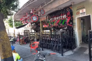 ALMACEN & TALLER MOTOCICLOUPAR.