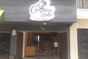 Champions Bike (Caf&eacute; Taller)