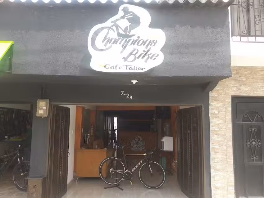 Champions Bike (Caf&eacute; Taller)