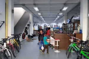 Tienda y Servicio T&eacute;cnico de bicicletas Correcaminos